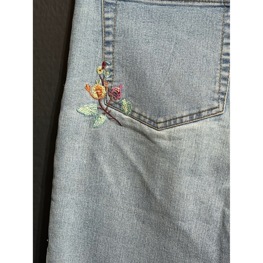 A-Z-I  Light Wash Floral Embroidered Flare Leg Jeans 33 AZI Country Boho Chic - Picture 5 of 9